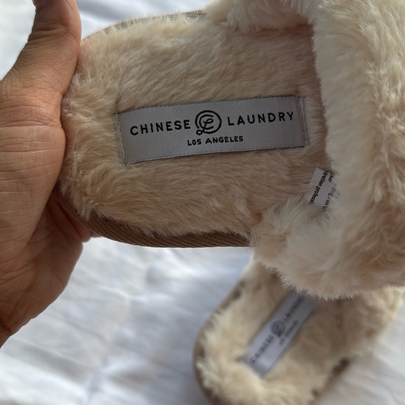 Chinese Laundry Tan and Cream Slippers Moccasin Style - Picture 4 of 4